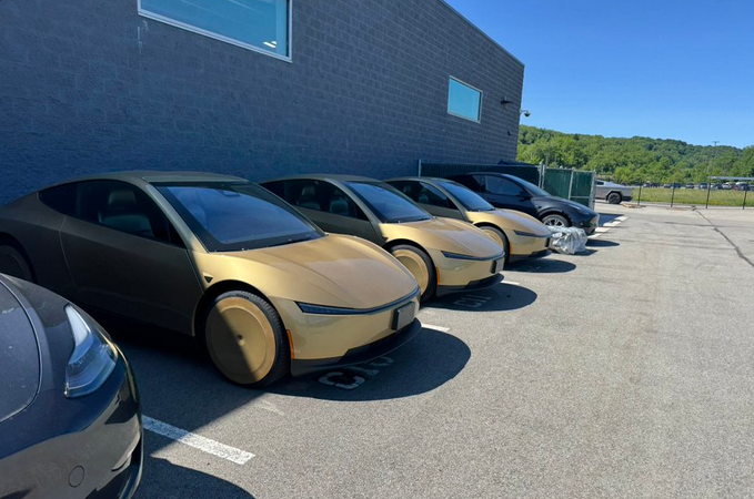 Tesla Cybercab spotted in Pittsburgh, PA by @sawyers friend