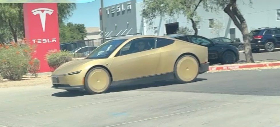 Tesla Cybercab spotted in Mesa, AZ by AZMike51